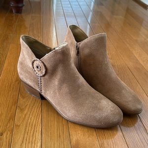 Women’s New! Jack Rogers Peyton Booties Size 10. Color is Oak.